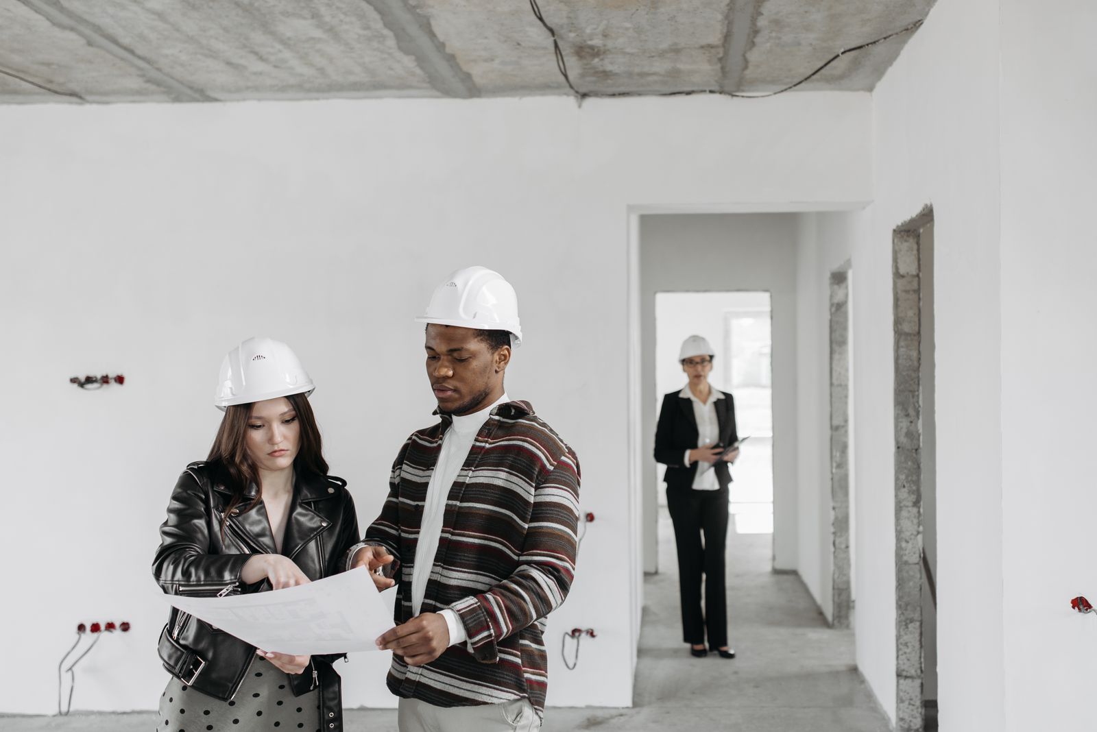 %titre de l'article% Échange entre client et professionnel sur un chantier : bien choisir son entrepreneur de construction