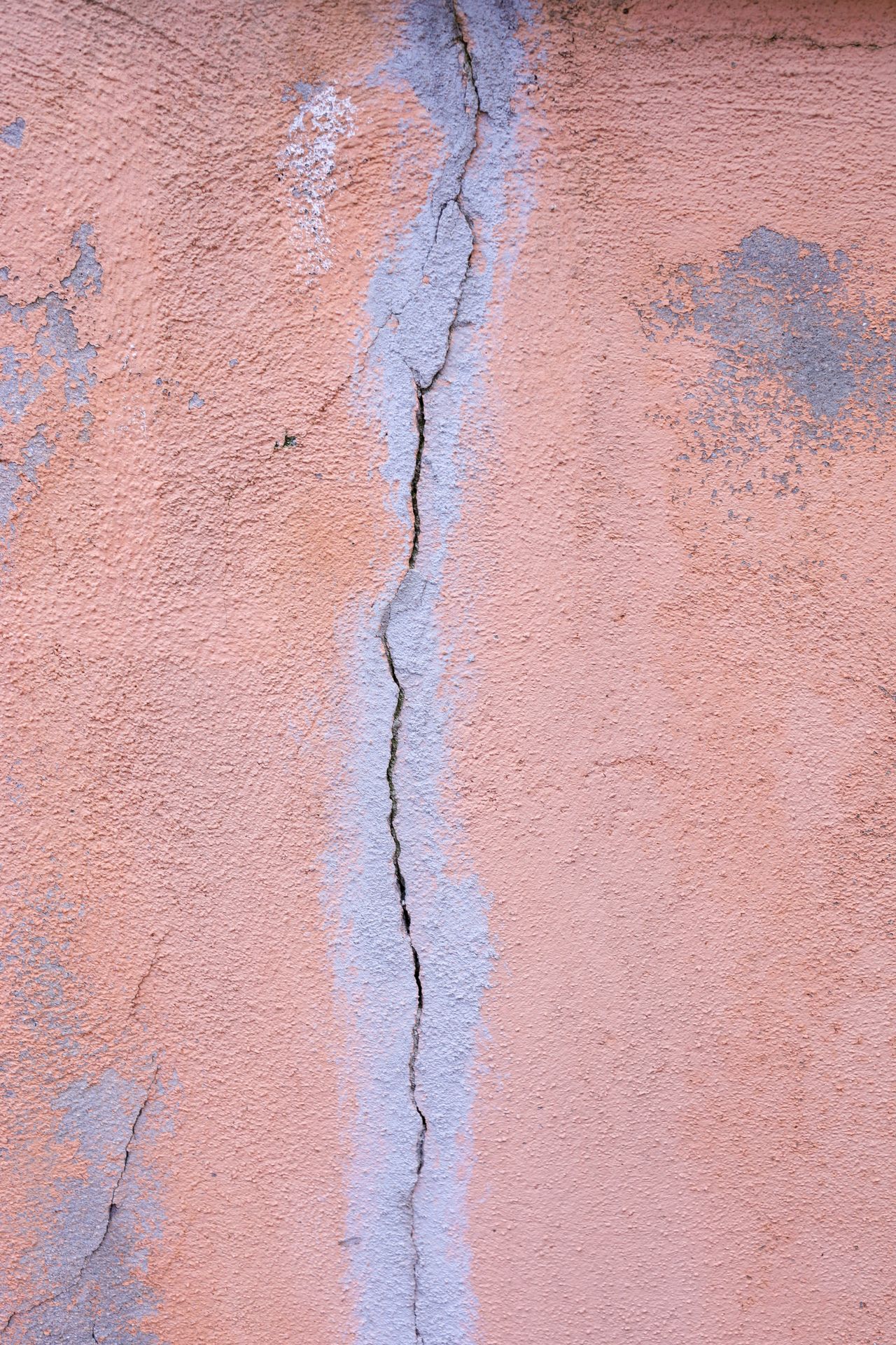 %titre de l'article% Fissure dans un mur, à constater avant travaux