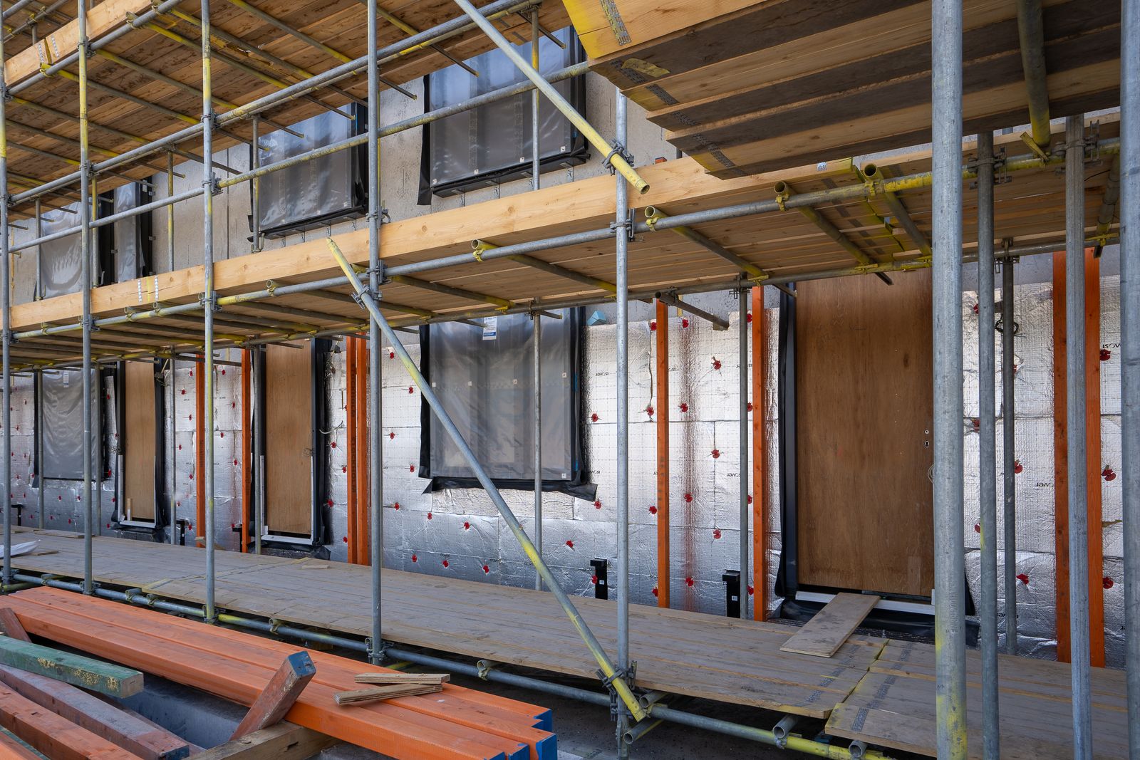 %titre de l'article% Façade en chantier : isolation par l’extérieur sous enduit (ETICS)