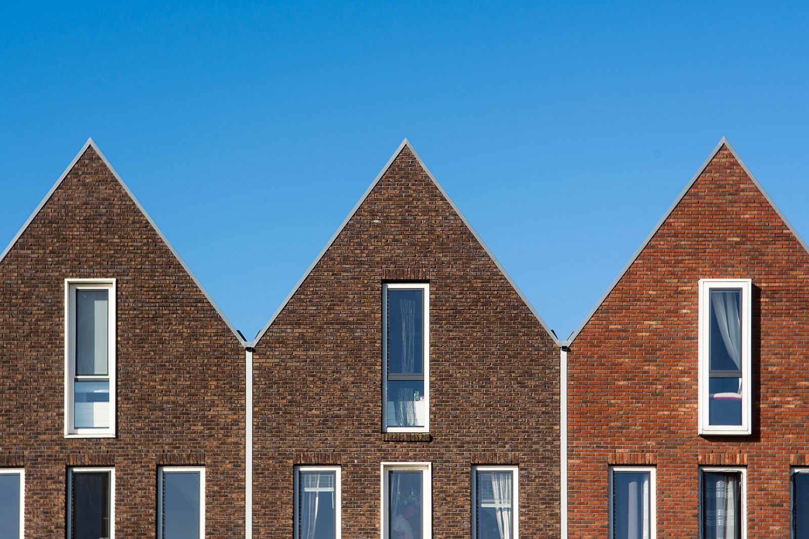 %titre de l'article% Maisons mitoyennes en brique : le mur à coulisse pose des défis à la limite mitoyenne