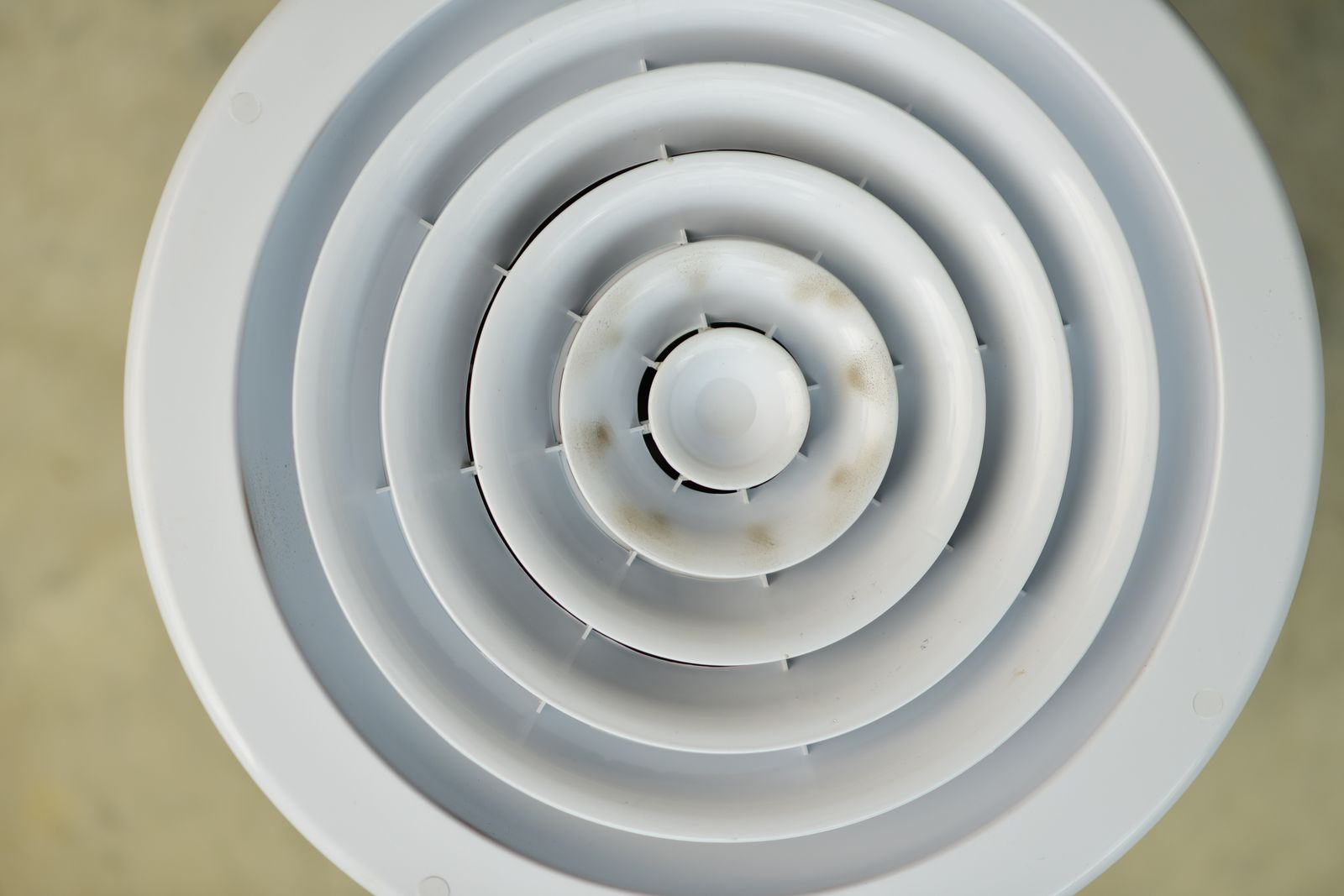 %titre de l'article% Bouche de ventilation : renouveler l’air du logement sans gaspiller la chaleur