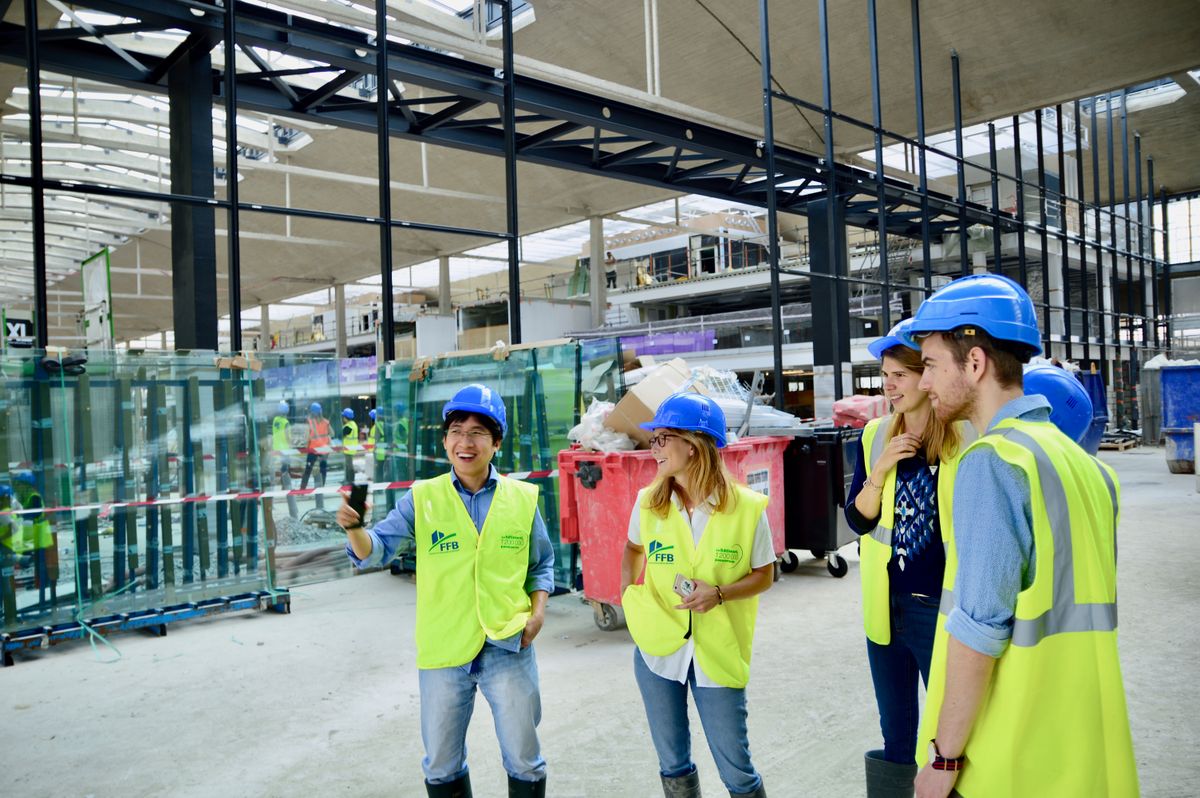 %titre de l'article% Réunion de chantier entre professionnels en équipement de sécurité, au coeur de la coordination du chantier